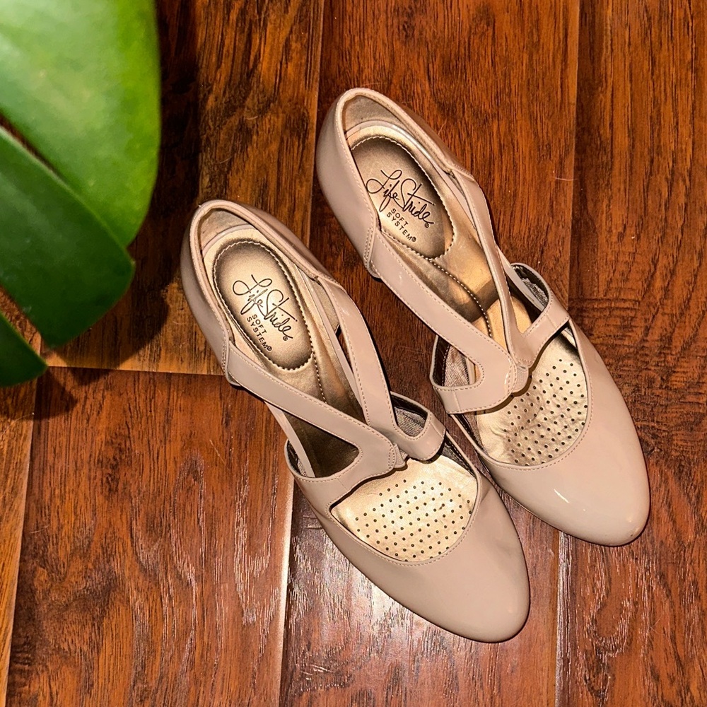 Lifestride Soft System Parker Patent Leather Cream Heels Size 12